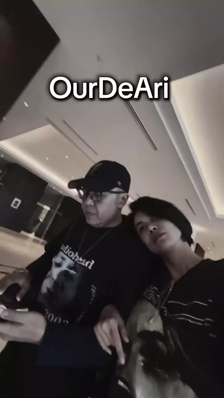 Ari Lasso dan Dearly Joshua pamer kemesraan © 2025 brilio.net Ari Lasso dan Dearly Joshua pamer kemesraan © 2025 brilio.net