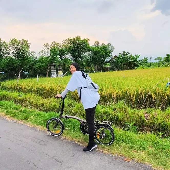 ibu guru di Petualangan Sherina © Instagram