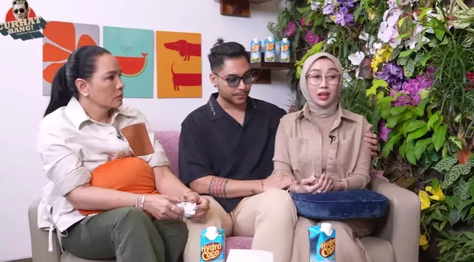 Reza Gladys tak malu ibunya sakit jiwa © berbagai sumber