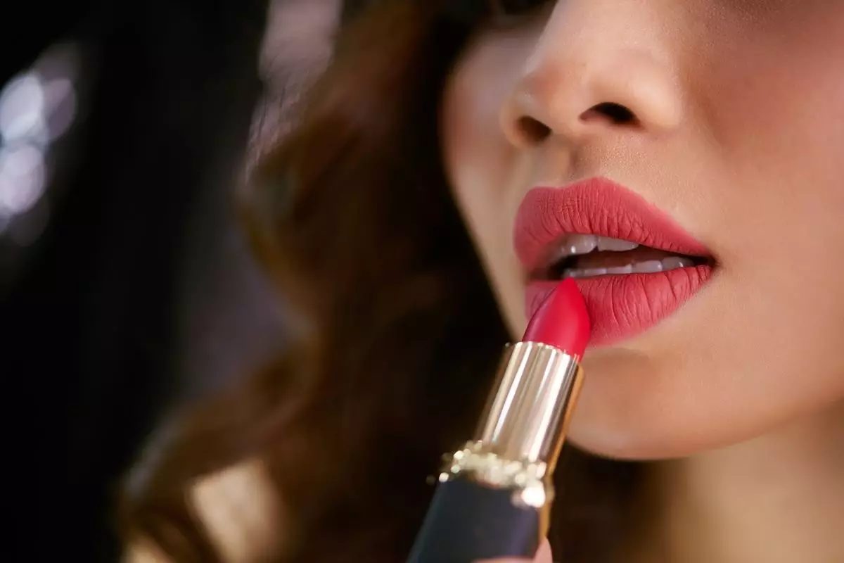 10 Lipstik dan cushion yang tidak mudah luntur saat cuaca lembap di bawah Rp100 ribu
