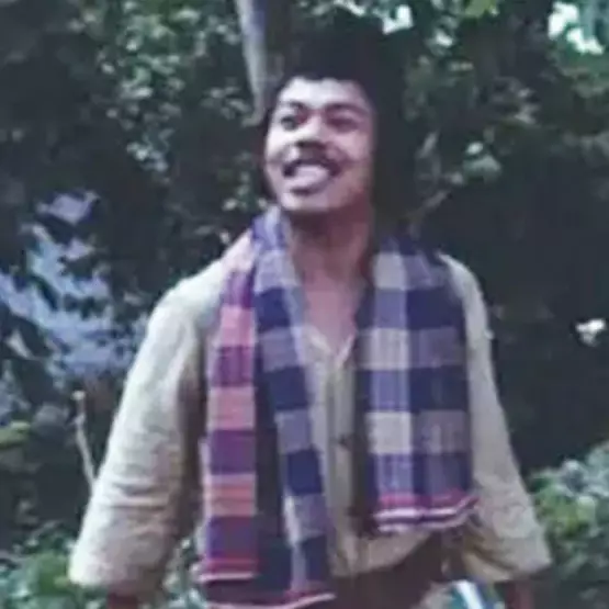 7 Beda gaya Benyamin Sueb di Si Doel Anak Sekolahan dan Si Doel Anak Betawi 1973, ikonik pakai sarung