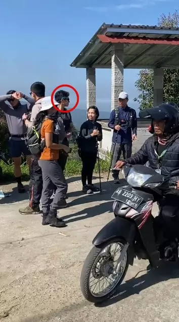 Amanda Manopo naik gunung Merbabu bareng Kenny © TikTok