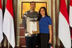 6 Potret bahagia Vincent Verhaag resmi jadi WNI, tanggalkan kewarganegaraan Belanda demi keluarga