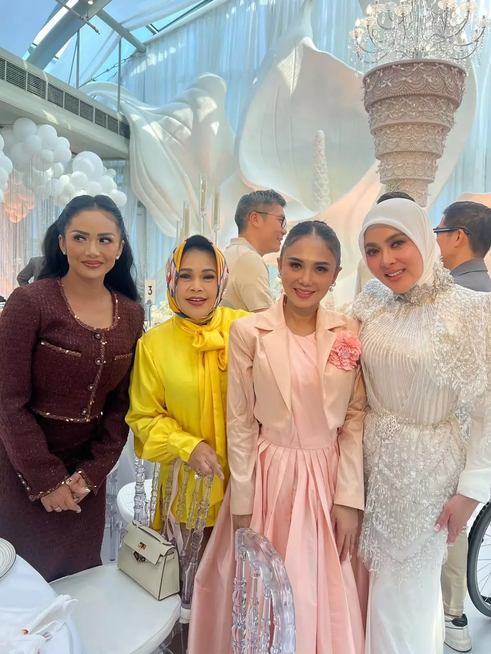 Hetty Koes Endang diundang ke ultah Syahrini © Instagram