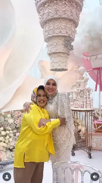 Hetty Koes Endang diundang ke ultah Syahrini © Instagram