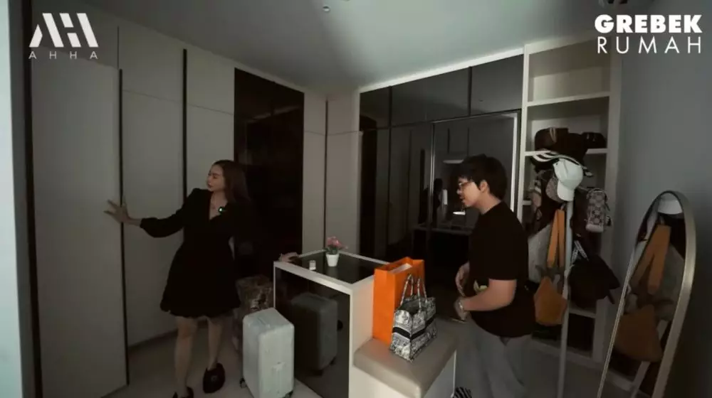 potret kamar Aura Kasih ada rak buku berbentuk pohon YouTube potret kamar Aura Kasih ada rak buku berbentuk pohon YouTube