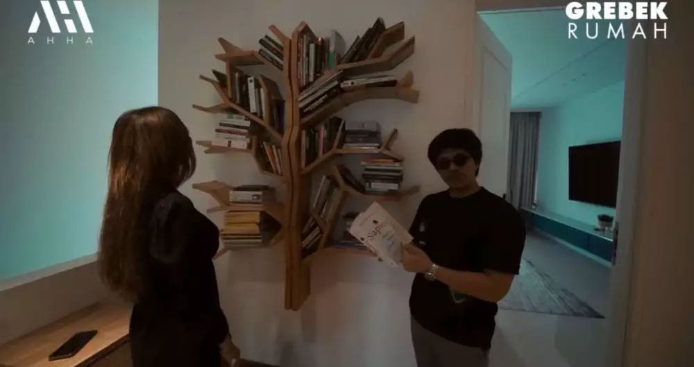 potret kamar Aura Kasih ada rak buku berbentuk pohon YouTube potret kamar Aura Kasih ada rak buku berbentuk pohon YouTube