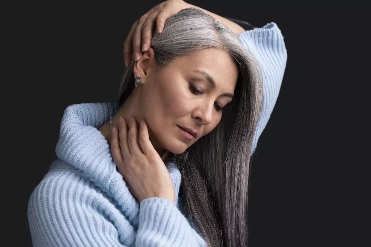 Rahasia rambut hitam bebas uban tanpa dicabut, cukup gunakan 1 bahan minuman ini secara rutin