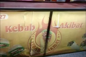 11 Tulisan lucu di gerobak kebab ini nyeleneh abis, auto bikin pembeli berhenti dan jajan