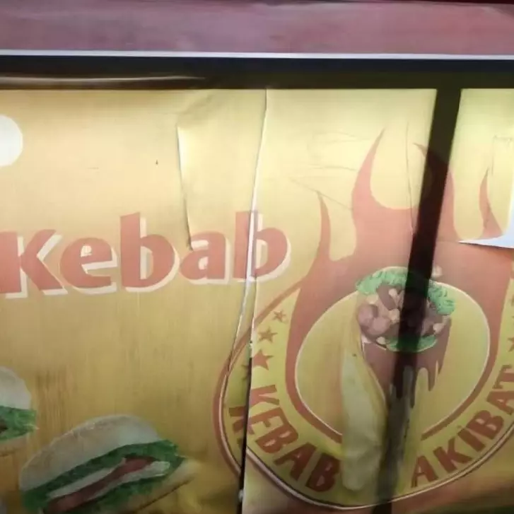11 Tulisan lucu di gerobak kebab ini nyeleneh abis, auto bikin pembeli berhenti dan jajan
