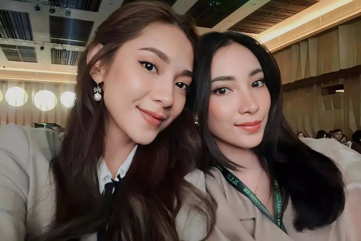 Wajahnya nyaris susah dibedakan, ini 9 adu gaya Dinda Kirana dan Nadya Shakira, hati-hati tertukar