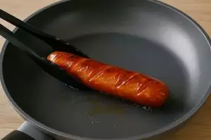 Ucapkan selamat tinggal pada sosis berminyak, ini trik jitu menggoreng tanpa setetes pun minyak