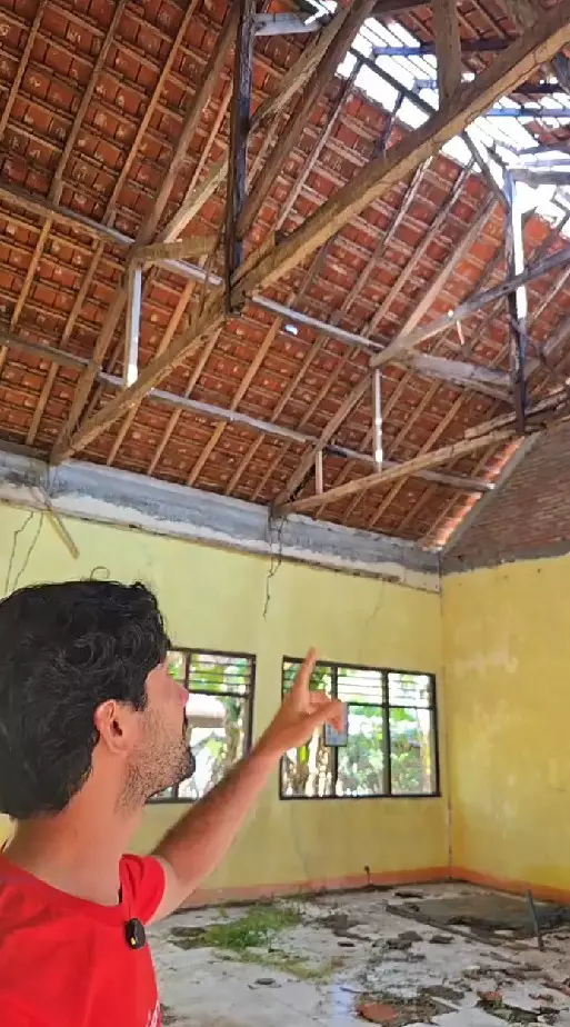 Reza Rahadian ngajar siswa di NTB © Instagram Reza Rahadian ngajar siswa di NTB © Instagram