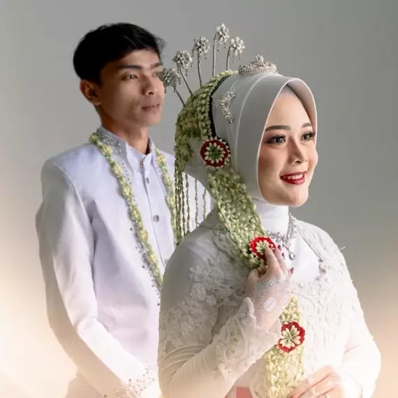 Ingat Yessy gagal nikah gegara mahar sertifikat? Diam-diam menikah setahun lalu, ini 9 potret akadnya