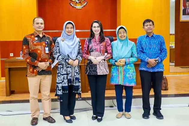 Beda 20 tahun tapi bak kakak adik, 9 potret kompak Arumi Bachsin dan putri sulung yang beranjak remaja © 2025 brilio.net Beda 20 tahun tapi bak kakak adik, 9 potret kompak Arumi Bachsin dan putri sulung yang beranjak remaja © 2025 brilio.net