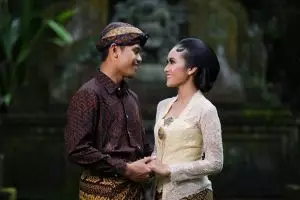 50 Kata-kata cinta bahasa Jawa halus kromo inggil dan artinya, romantis dan penuh makna