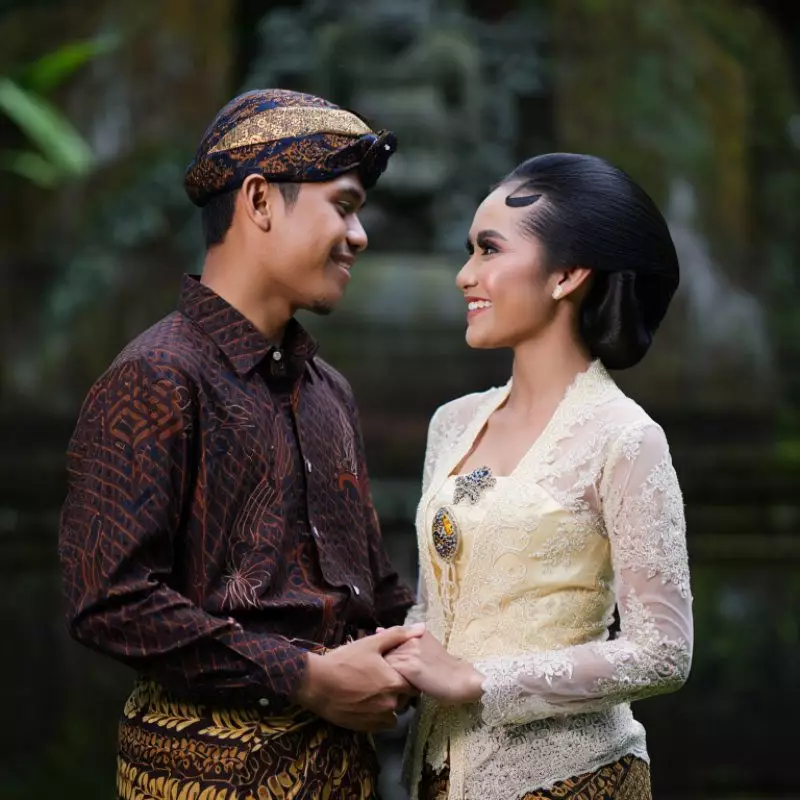 50 Kata-kata cinta bahasa Jawa halus kromo inggil dan artinya, romantis dan penuh makna