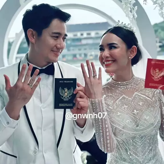 9 Potret mesra Amanda Manopo dan Kenny Austin di sinetron, bikin baper berjamaah