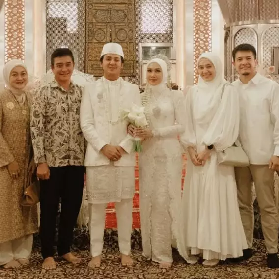 9 Momen akad pernikahan Arbani Yasiz dan Raissa Ramadhani, digelar intimate di masjid