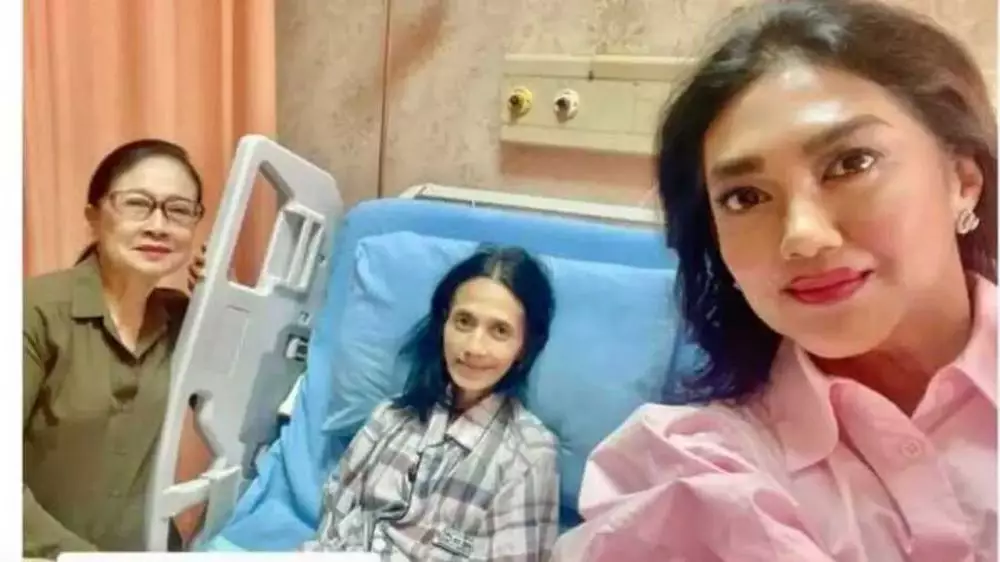 Sederet foto kenangan Santi Sardi bareng rekan artis, Bella Saphira bagikan momen saat kumpul bareng © 2025 brilio.net Sederet foto kenangan Santi Sardi bareng rekan artis, Bella Saphira bagikan momen saat kumpul bareng © 2025 brilio.net