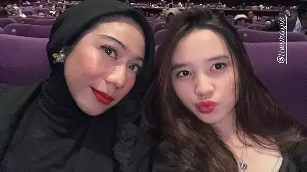 Beranjak remaja di usia 14 tahun, ini 5 potret cantiknya Kana Sybilla anak Zaskia Adya Mecca © 2025 brilio.net Beranjak remaja di usia 14 tahun, ini 5 potret cantiknya Kana Sybilla anak Zaskia Adya Mecca © 2025 brilio.net