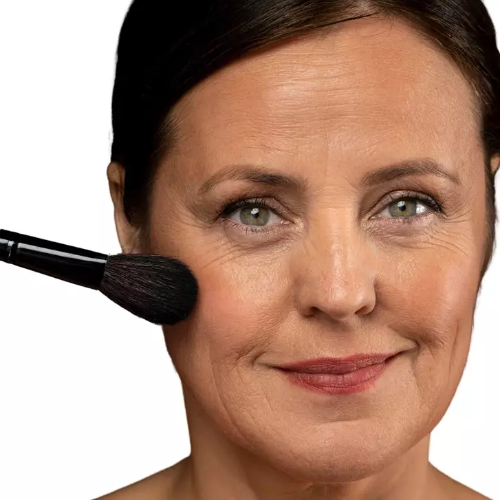 7 Makeup untuk menutupi kerutan ramah di kantong, harga di bawah Rp 200 ribu