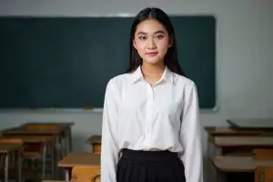 8 Trik makeup simpel untuk guru, hemat waktu, tahan lama, tanpa kesan berlebihan
