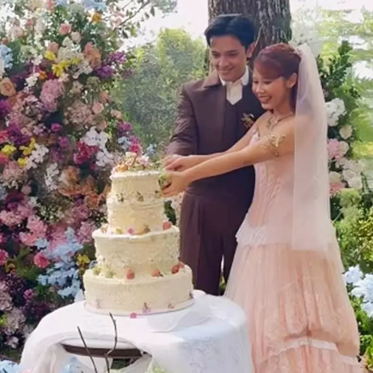 Bak di negeri dongeng, 11 potret resepsi pernikahan Nadin Amizah &amp; Faishal Tanjung, penuh suka cita