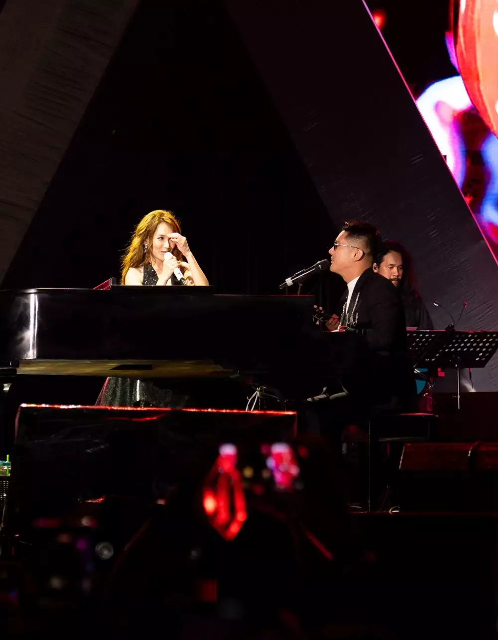 ayu ting ting peluk cium boy di atas panggung © 2025 Instagram