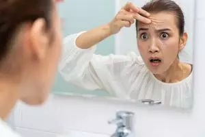 Tanpa disadari, ternyata 6 kesalahan skincare ini bikin keriput muncul lebih cepat