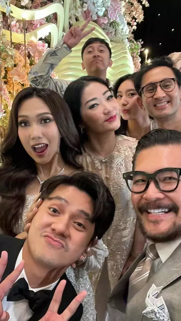 seleb di nikahan arbani dan raissa © 2025 berbagai sumber