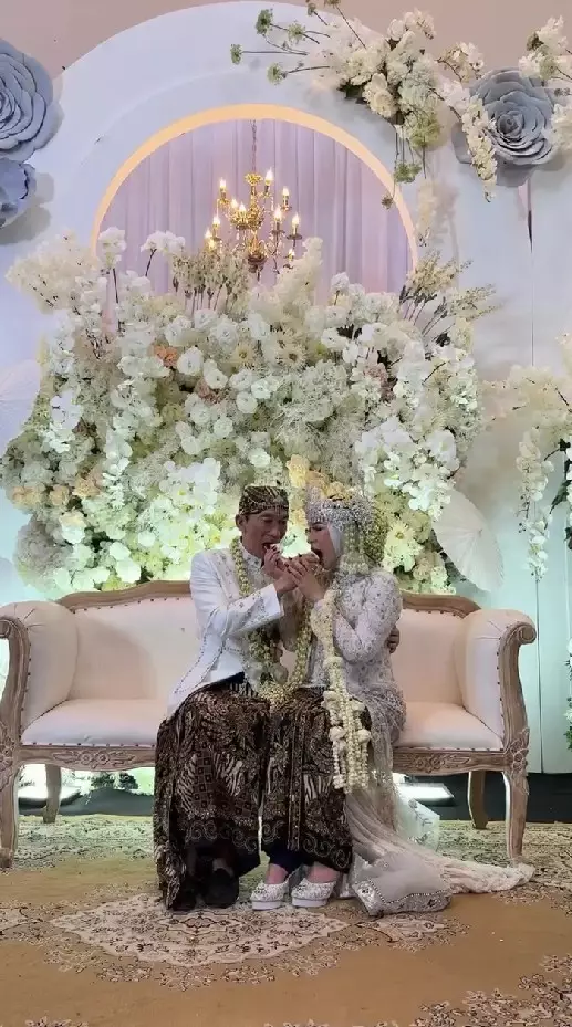Melly Goeslaw dan Anto Hoed nikah lagi © Instagram Melly Goeslaw dan Anto Hoed nikah lagi © Instagram