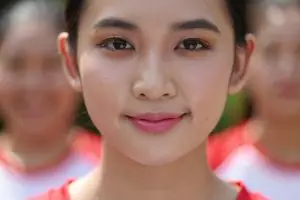 7 Trik makeup simpel dan tahan lama untuk ikut lomba 17 Agustus, tampil fresh dan cantik