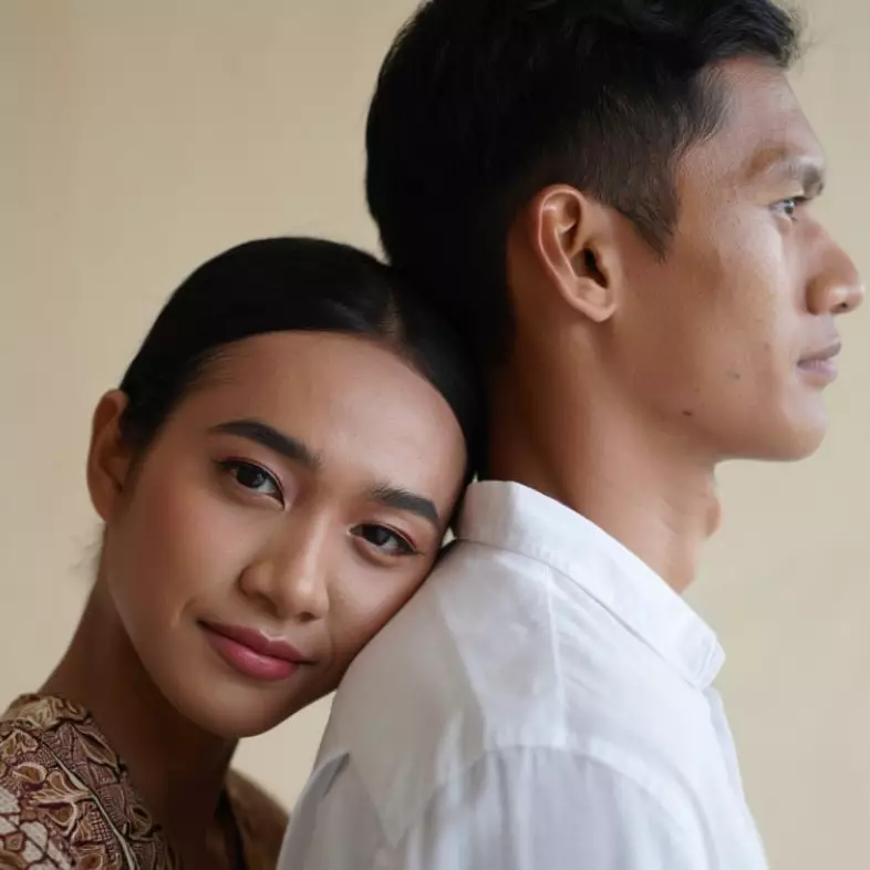 200 Gombalan maut istri yang nggak garing 2025, bikin suami senyum seharian dan tambah sayang