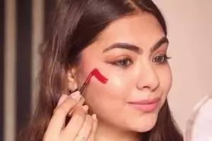 Ingin pakai lip cream untuk blush on? Coba trik dari beauty influencer ini agar lebih mudah di-blend