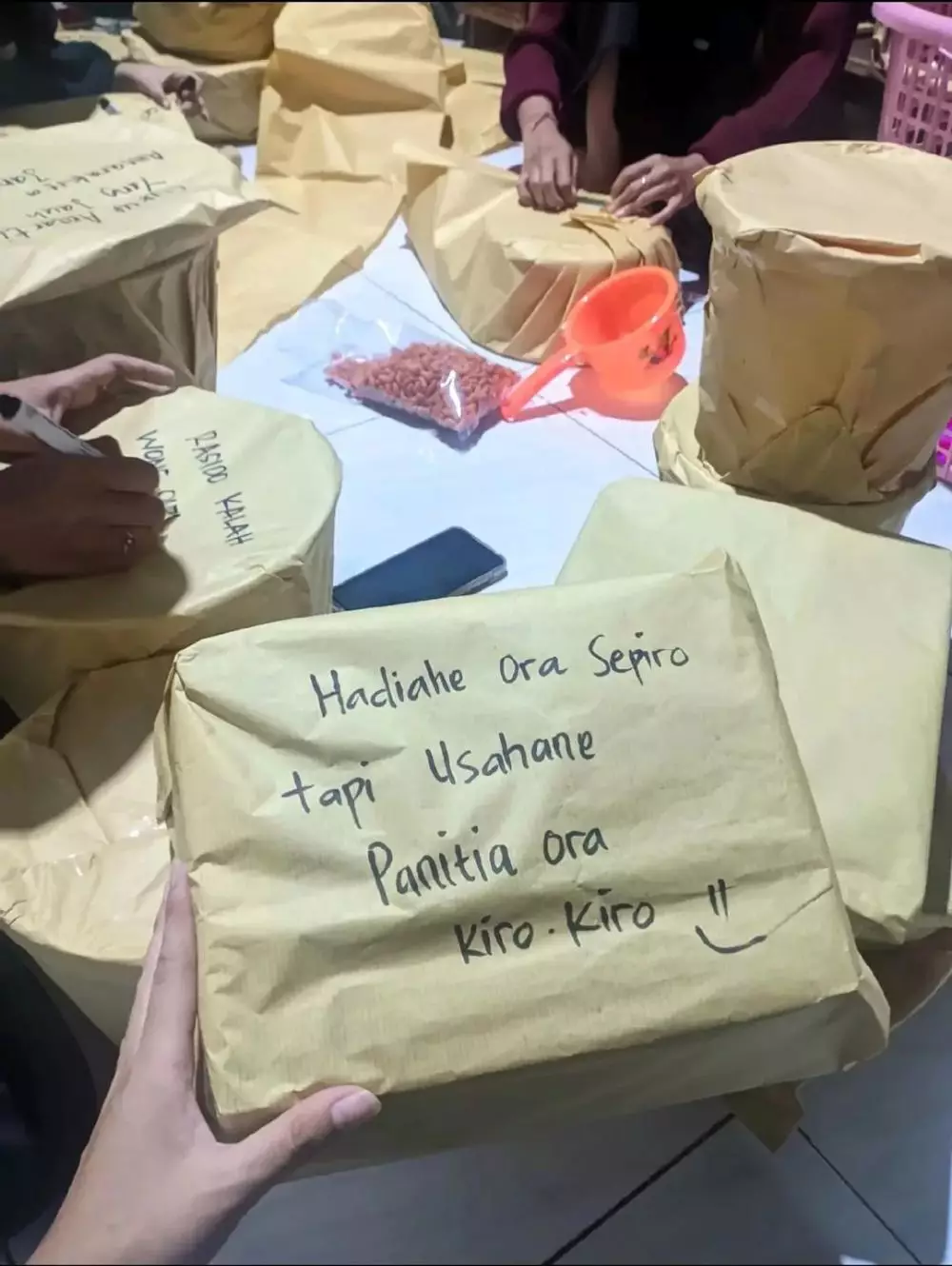 tulisan lucu di bingkisan 17an © 2025 TikTok tulisan lucu di bingkisan 17an © 2025 TikTok
