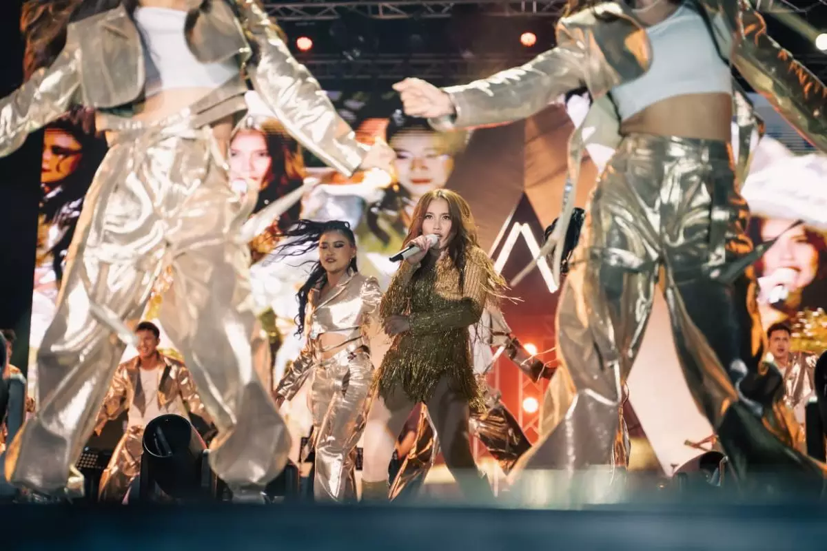 Ayu Ting Ting guncang Depok lewat konser spektakuler yang padukan dangdut, K-Pop, hingga nostalgia