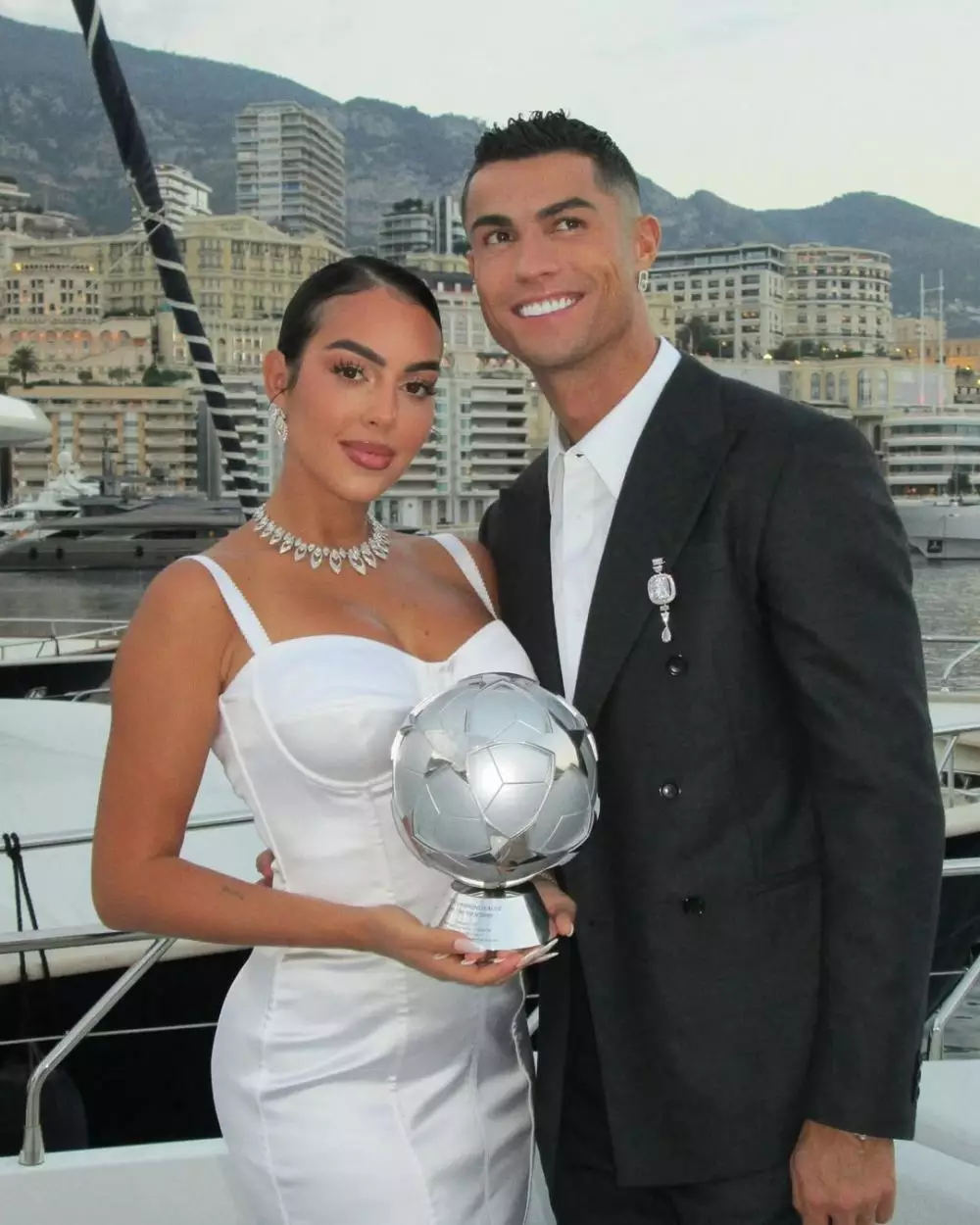 Cristiano Ronaldo lamar Georgina Rodriguez © 2025 Instagram Cristiano Ronaldo lamar Georgina Rodriguez © 2025 Instagram