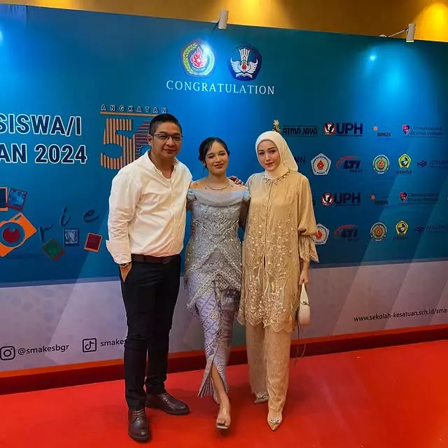 10 Potret akrab Adelia Pasha dan putri sambungnya Shakiena Azalea, kedekatan serasa bestie © 2025 brilio.net 10 Potret akrab Adelia Pasha dan putri sambungnya Shakiena Azalea, kedekatan serasa bestie © 2025 brilio.net