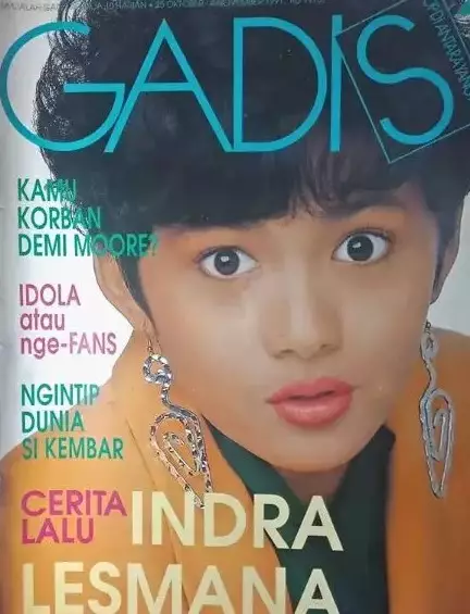 beda gaya Cut Tari Krisdayanti di cover majalah © Instagram