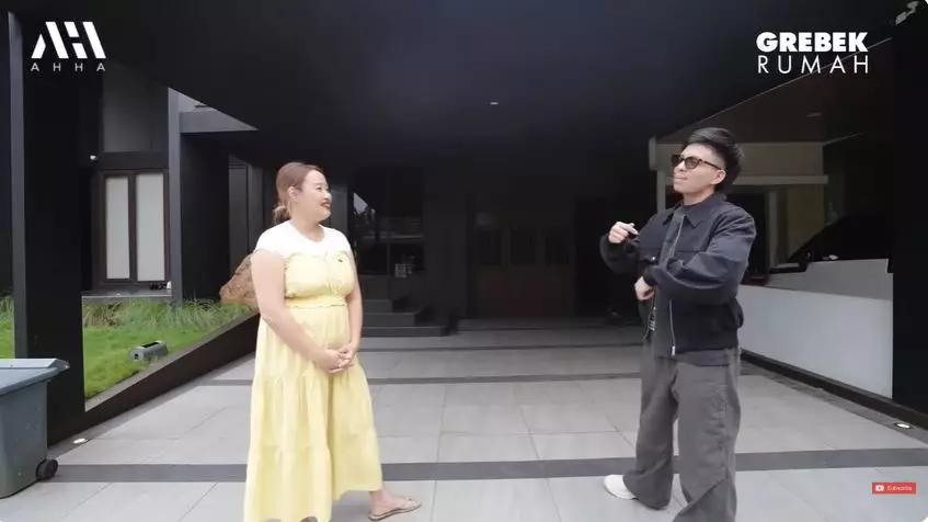 Rumah kontrakan Pinkan Mambo © 2025 YouTube Rumah kontrakan Pinkan Mambo © 2025 YouTube