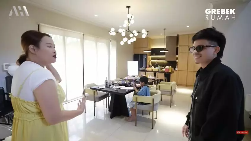 Rumah kontrakan Pinkan Mambo © 2025 YouTube Rumah kontrakan Pinkan Mambo © 2025 YouTube