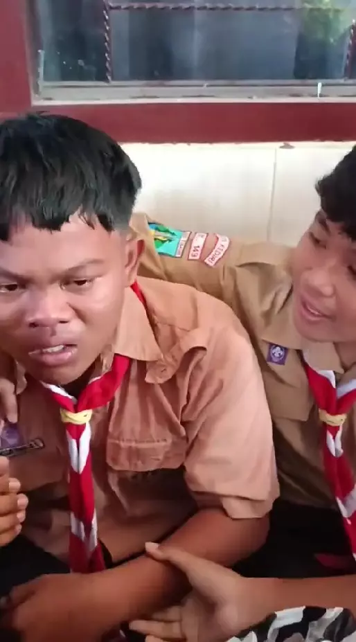 Viral siswa SMK di kediri patungan beli sepatu © TikTok Viral siswa SMK di kediri patungan beli sepatu © TikTok