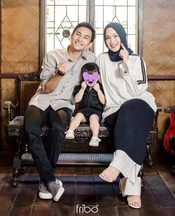 Gaya pelawak di pemotretan bersama anak Berbagai sumber