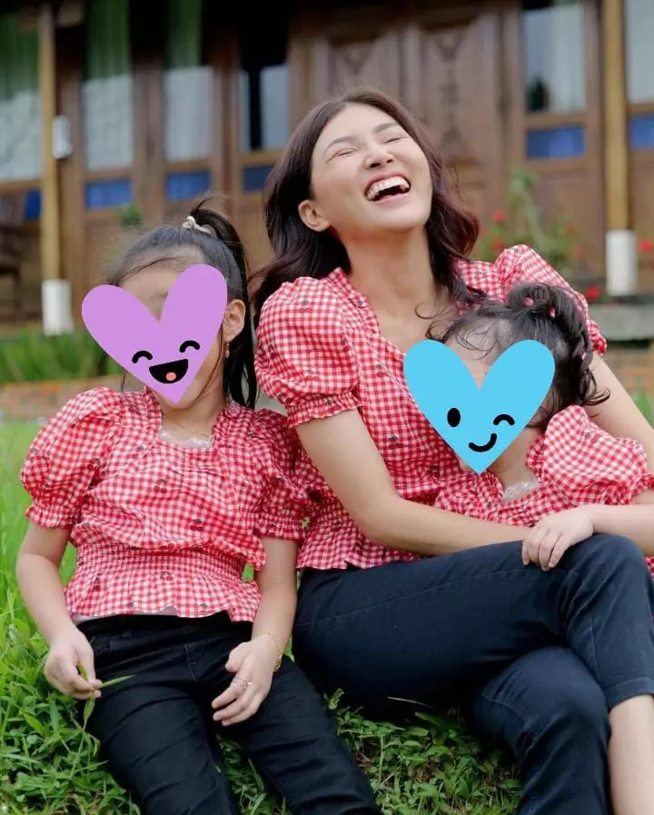 Gaya pelawak di pemotretan bersama anak Berbagai sumber