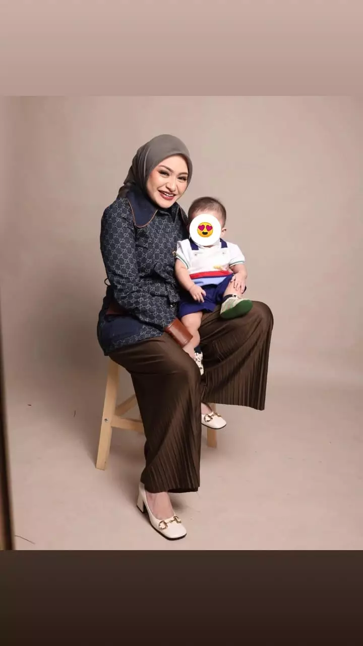 Gaya pelawak di pemotretan bersama anak Berbagai sumber