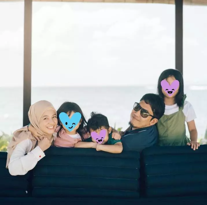 Gaya pelawak di pemotretan bersama anak Berbagai sumber