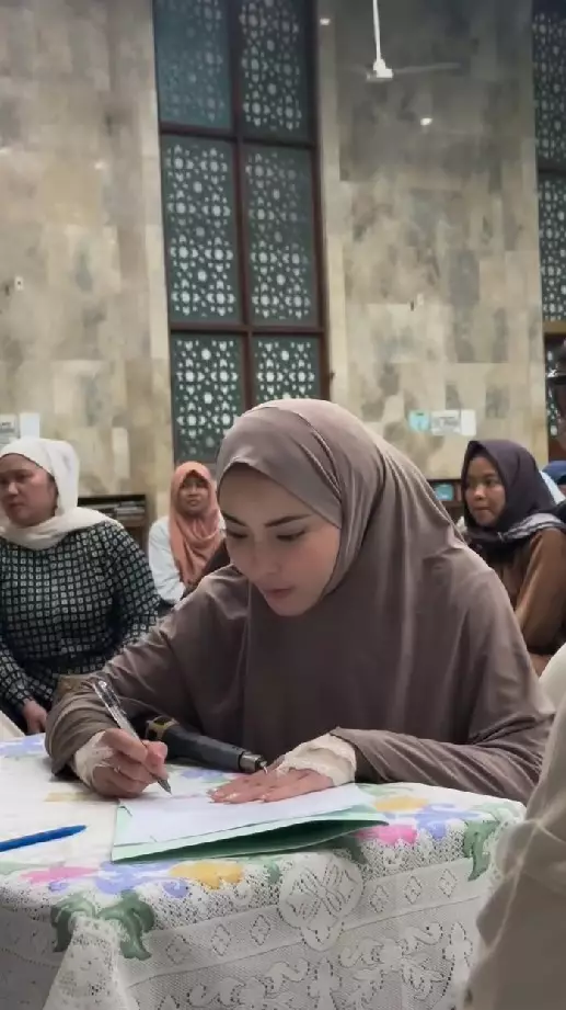 Ayu Aulia kembali mualaf © Instagram