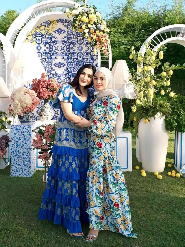 Serasa sahabat bak seumuran, begini kompaknya 7 seleb bareng putri sambungnya © 2025 brilio.net Serasa sahabat bak seumuran, begini kompaknya 7 seleb bareng putri sambungnya © 2025 brilio.net