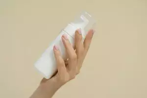 Botol pump skincare kamu macet? Coba atasi dengan trik ini agar bisa dipakai lagi, praktis dan cepat